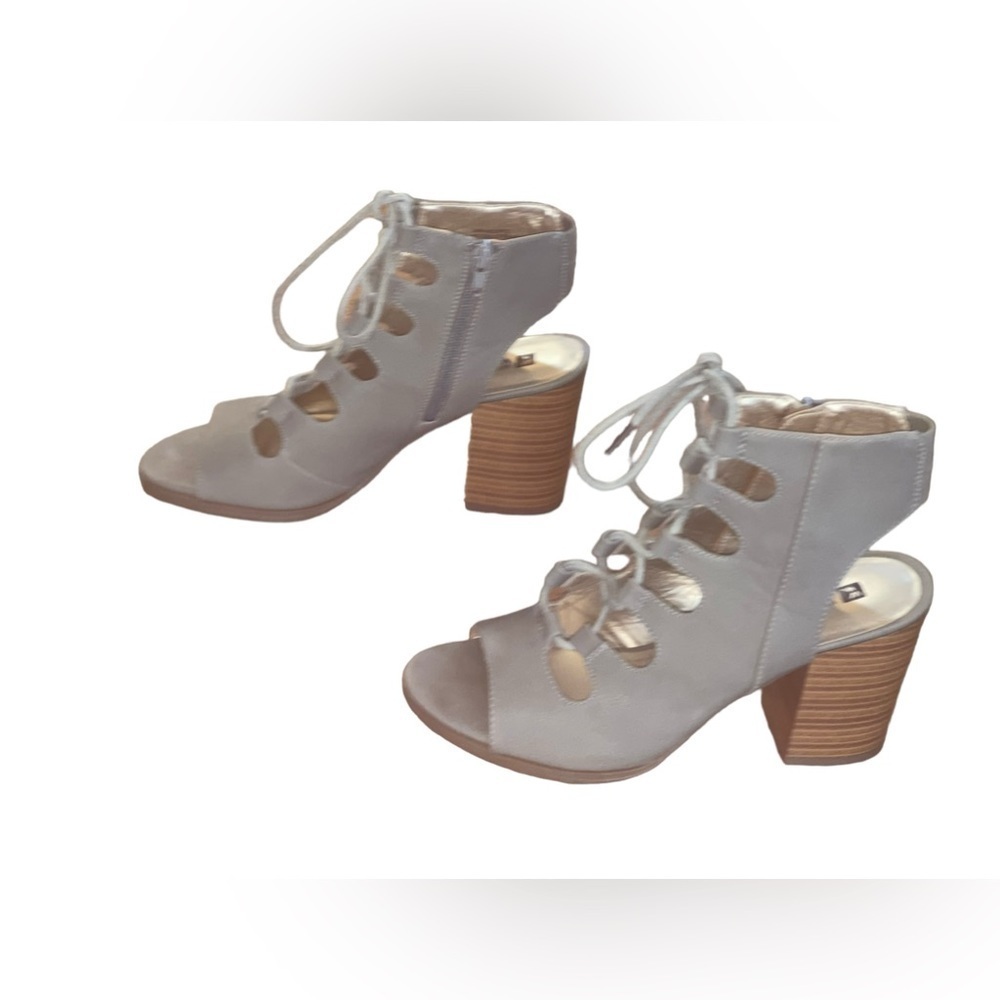 White Mountain gladiator style ghillie lace design sandals. Size 8 1/2M GUC - Picture 7 of 13